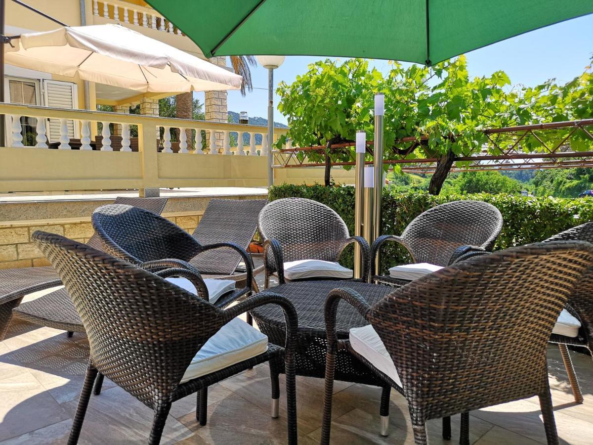 Apartments With A Swimming Pool Banjol, Rab - 11382 Bagian luar foto