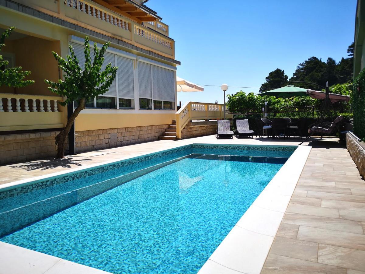 Apartments With A Swimming Pool Banjol, Rab - 11382 Bagian luar foto