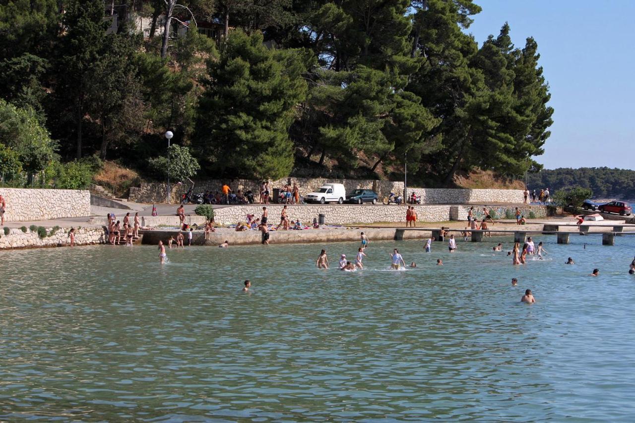 Apartments With A Swimming Pool Banjol, Rab - 11382 Bagian luar foto