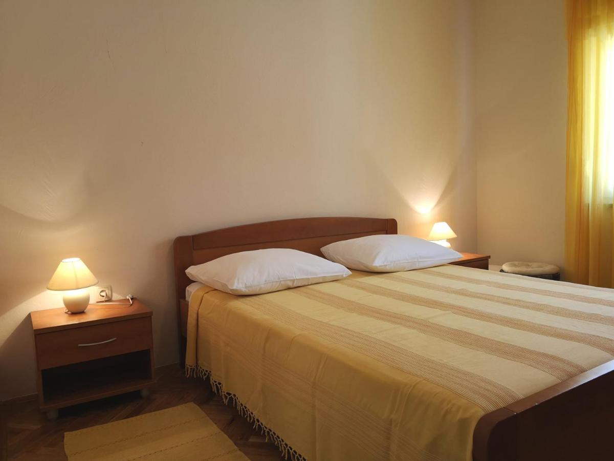 Apartments With A Swimming Pool Banjol, Rab - 11382 Bagian luar foto