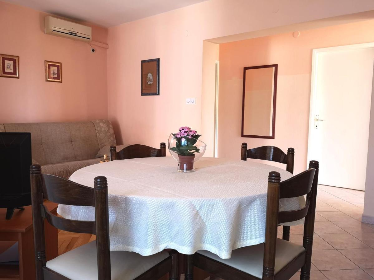 Apartments With A Swimming Pool Banjol, Rab - 11382 Bagian luar foto