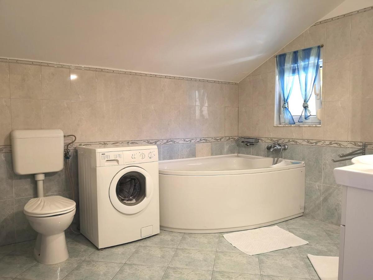 Apartments With A Swimming Pool Banjol, Rab - 11382 Bagian luar foto
