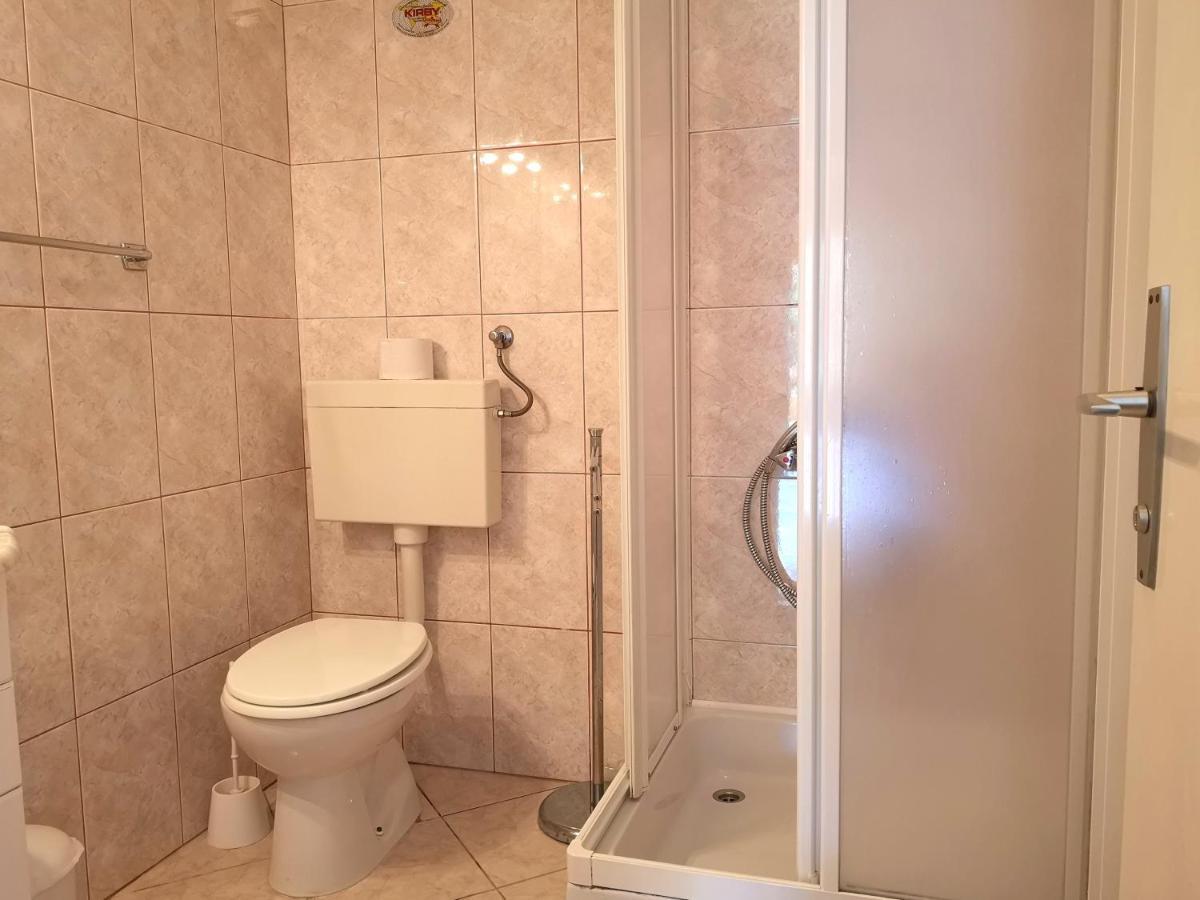 Apartments With A Swimming Pool Banjol, Rab - 11382 Bagian luar foto
