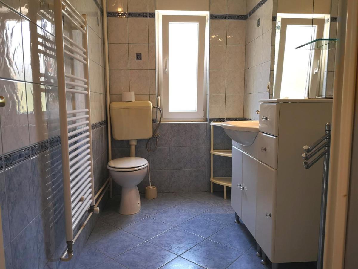 Apartments With A Swimming Pool Banjol, Rab - 11382 Bagian luar foto