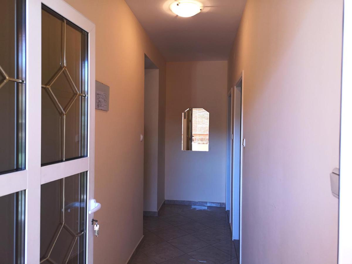 Apartments With A Swimming Pool Banjol, Rab - 11382 Bagian luar foto