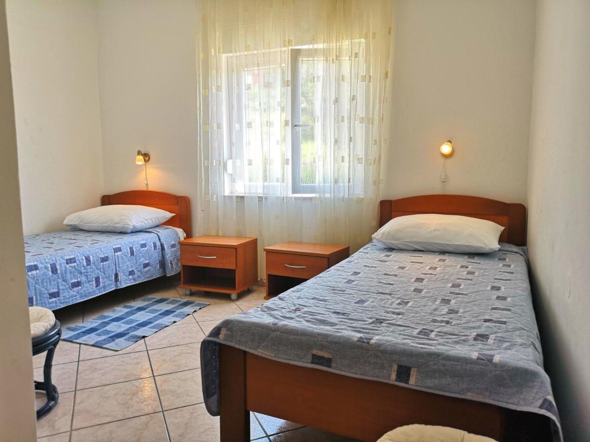 Apartments With A Swimming Pool Banjol, Rab - 11382 Bagian luar foto