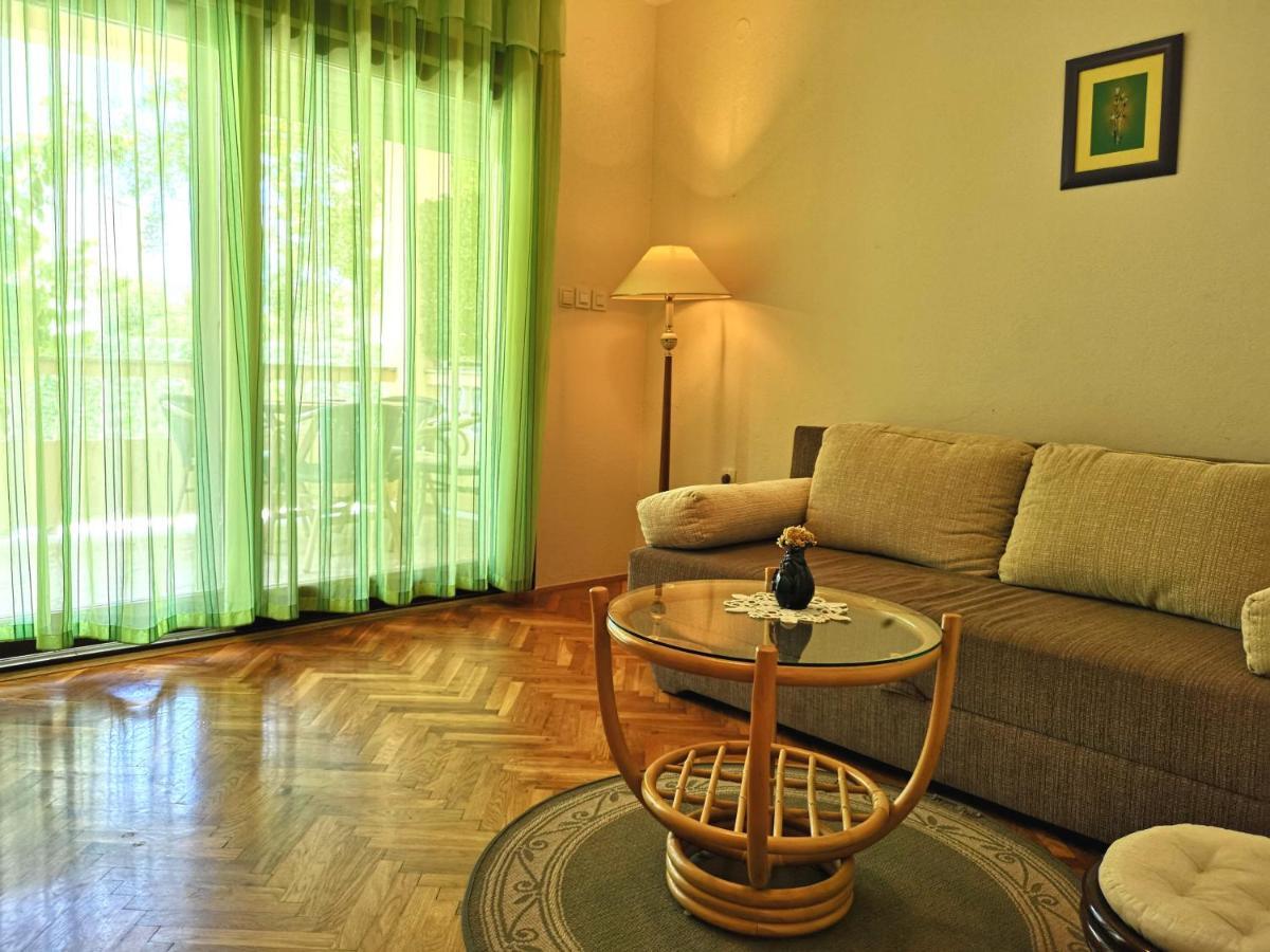 Apartments With A Swimming Pool Banjol, Rab - 11382 Bagian luar foto