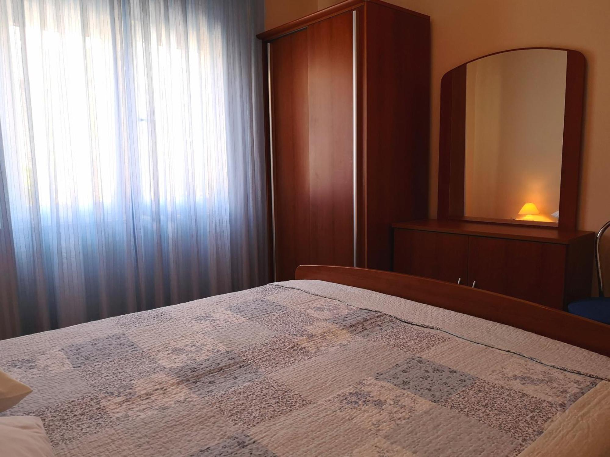 Apartments With A Swimming Pool Banjol, Rab - 11382 Ruang foto